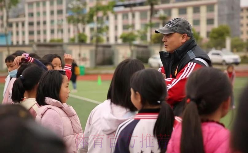 足球支教 为大山里的孩子插上梦的翅膀